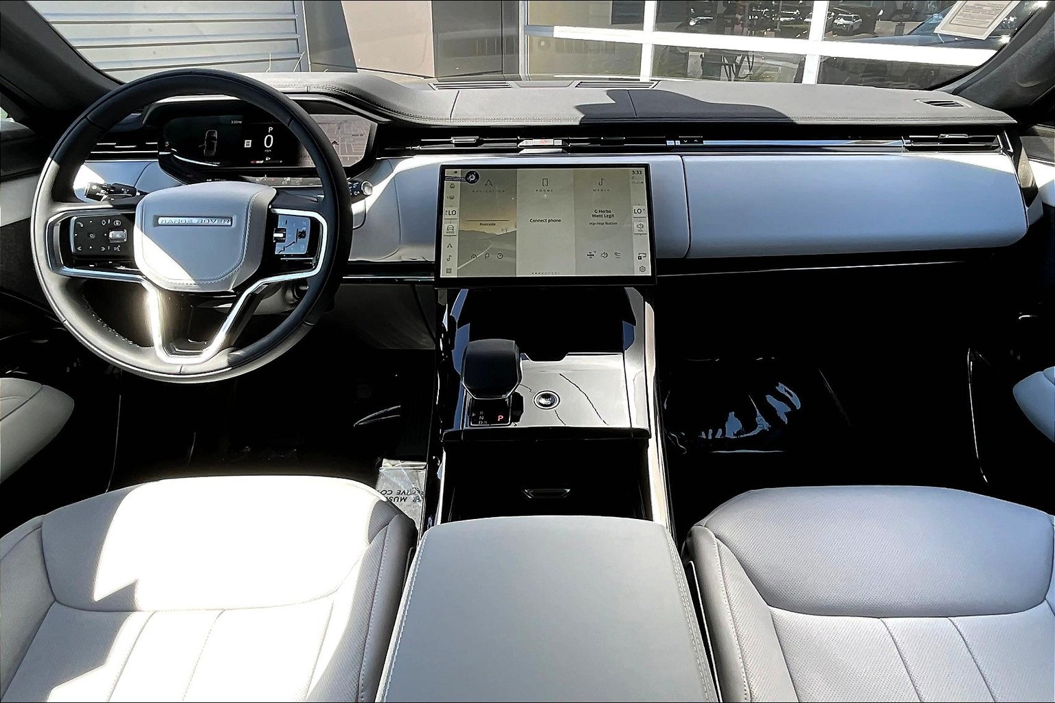 2025 Land Rover Range Rover Sport SE photo 4
