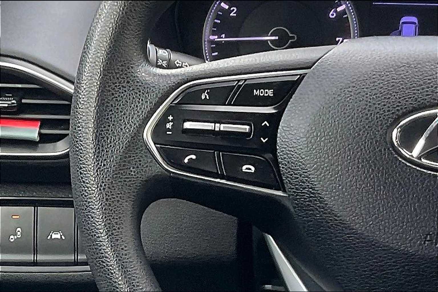 2019 Hyundai Santa Fe SE photo 17