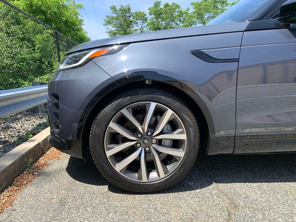 2024 Land Rover Discovery SE photo 9