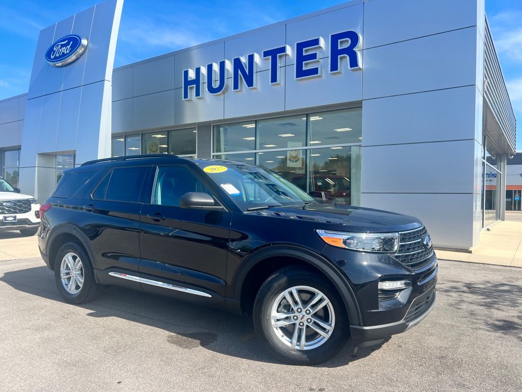 2023 Ford Explorer XLT's photo