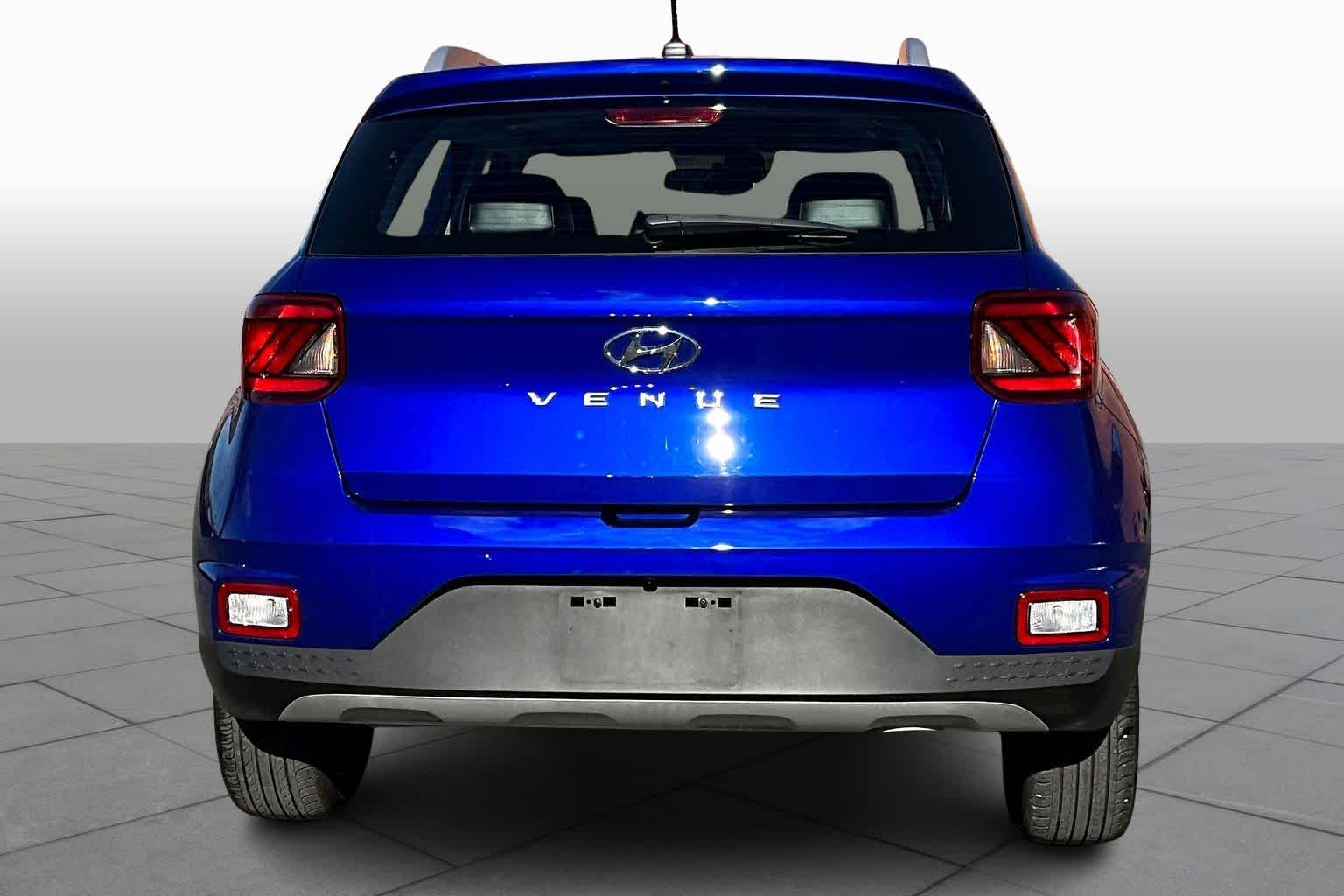 2024 Hyundai Venue SEL photo 4