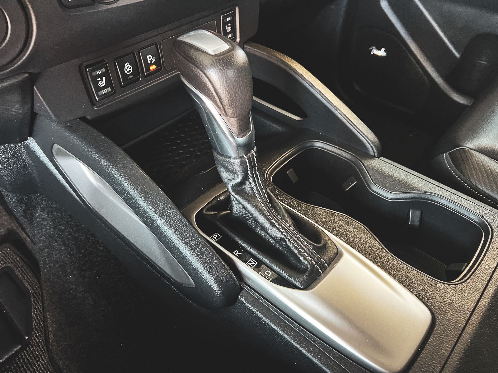2024 Nissan Frontier SL photo 11