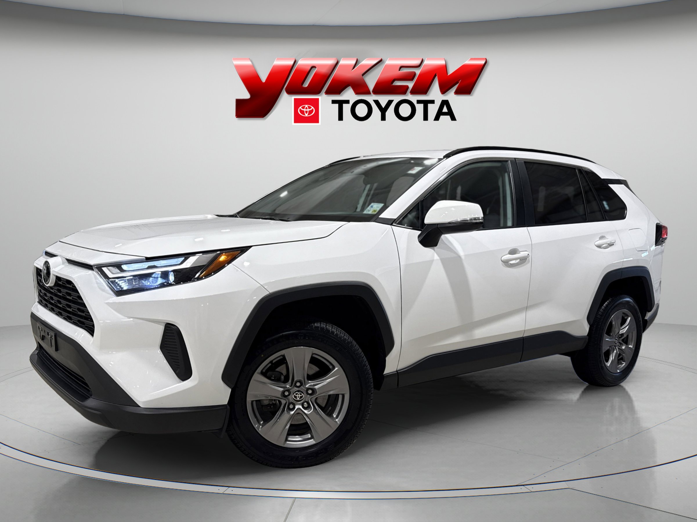 2024 Toyota RAV4 XLE's photo