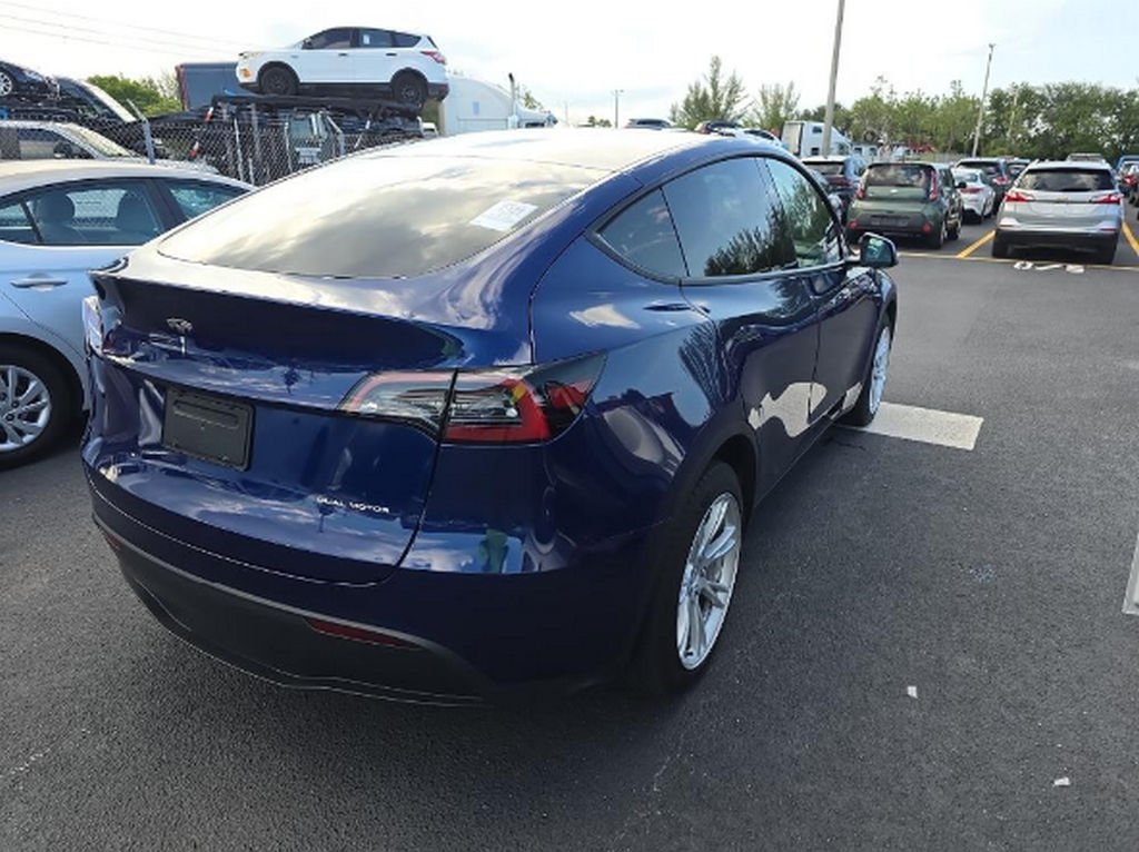 2023 Tesla Model Y Long Range photo 4