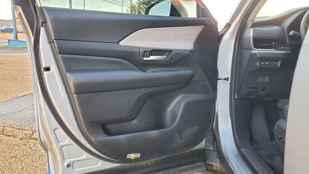 2024 Toyota Grand Highlander Limited photo 12