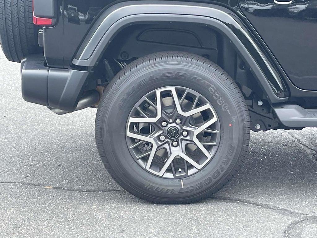2025 Jeep Wrangler Sahara photo 11