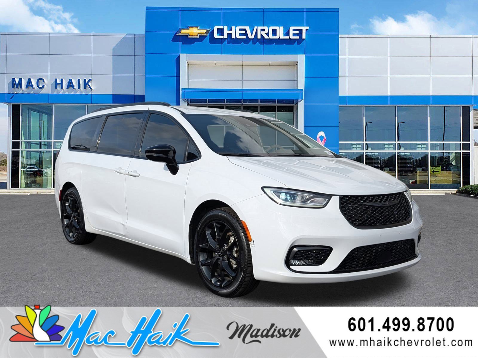 2024 Chrysler Pacifica Touring L's photo