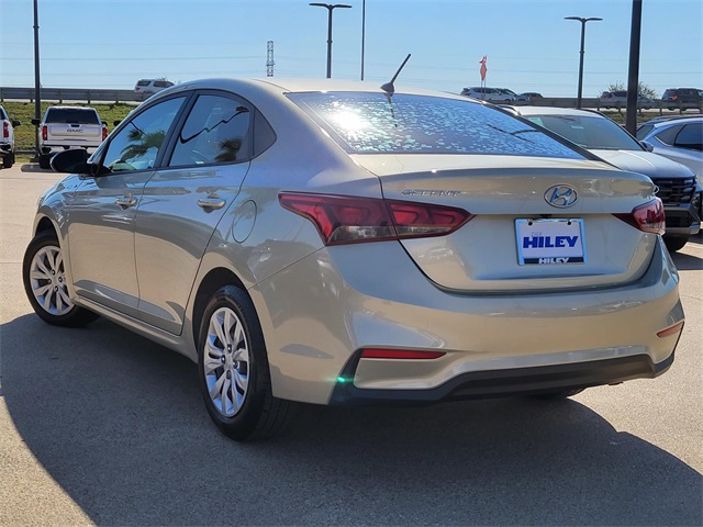 2020 Hyundai Accent SE photo 3