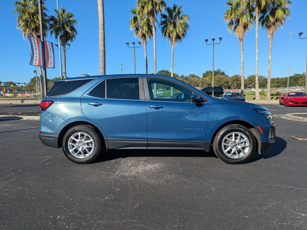 2024 Chevrolet Equinox LT photo 2