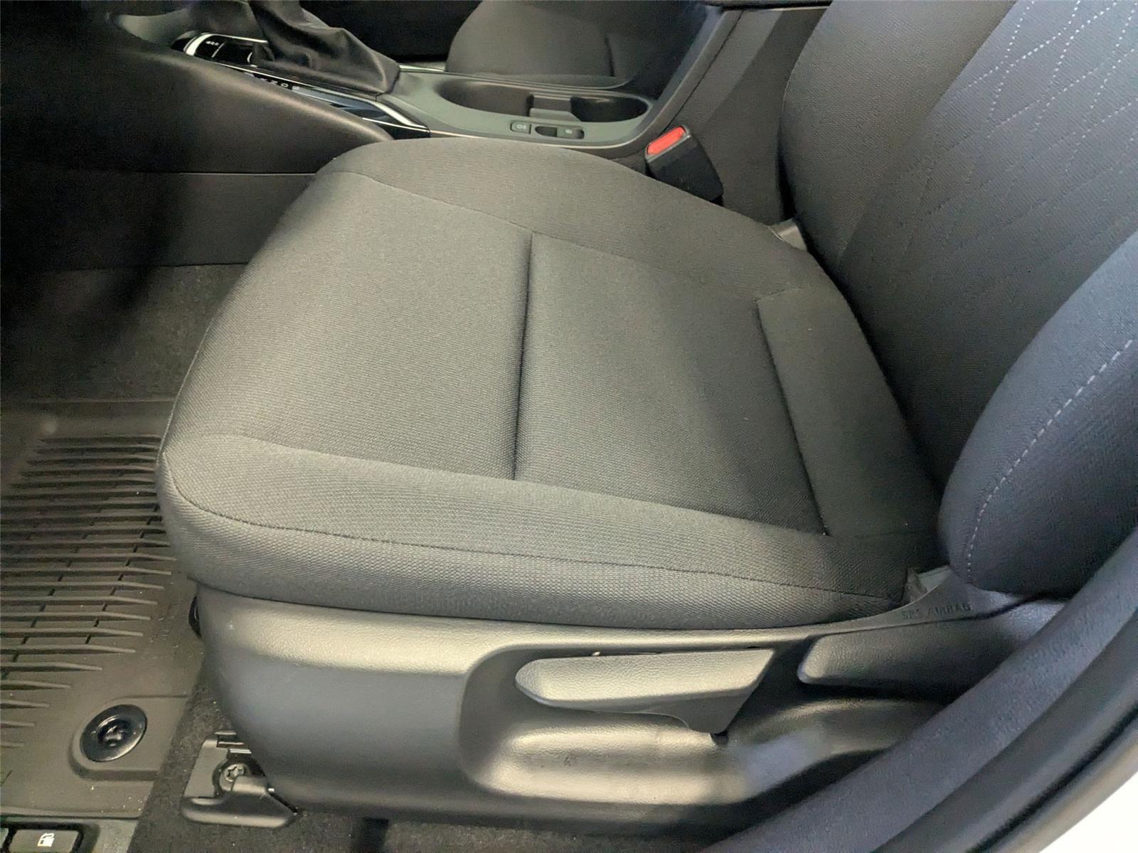 2025 Toyota Corolla LE photo 13