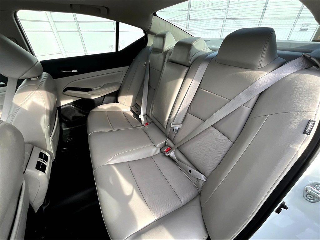 2021 Nissan Altima 2.5 Platinum photo 14