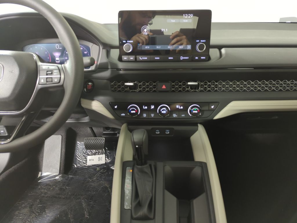 2025 Honda Accord SE photo 17