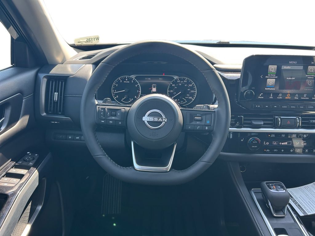 2025 Nissan Pathfinder SL photo 11