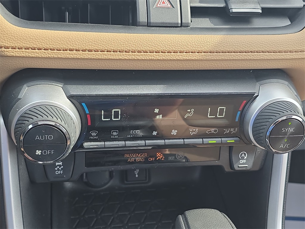 2022 Toyota RAV4 XLE photo 22