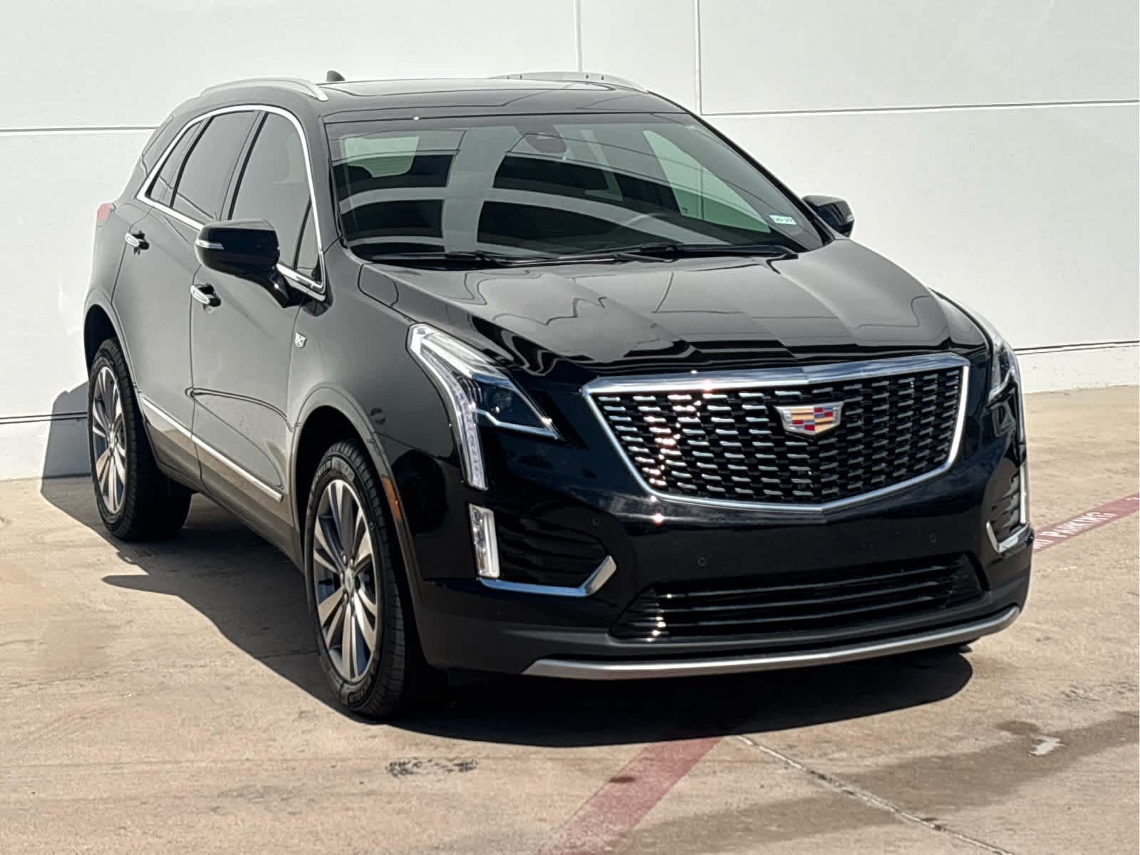 2025 Cadillac XT5 Premium Luxury photo 2