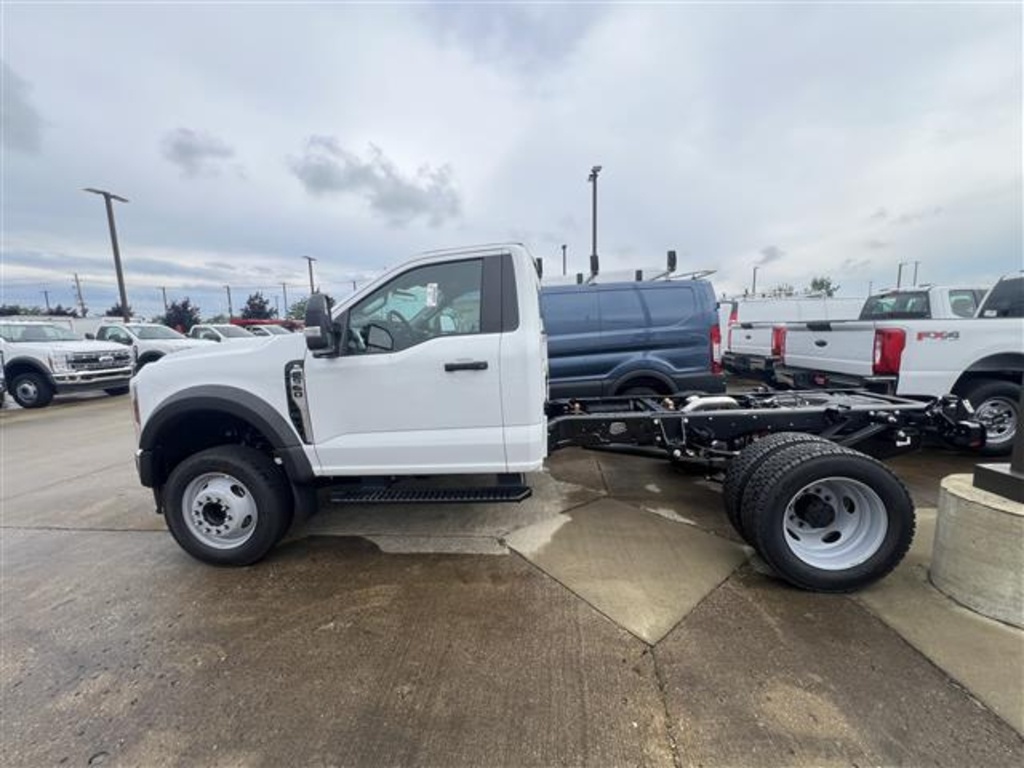 2025 Ford F-550 XL photo 4