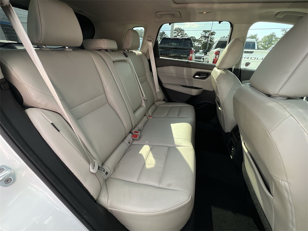 2022 Nissan Rogue SV photo 25