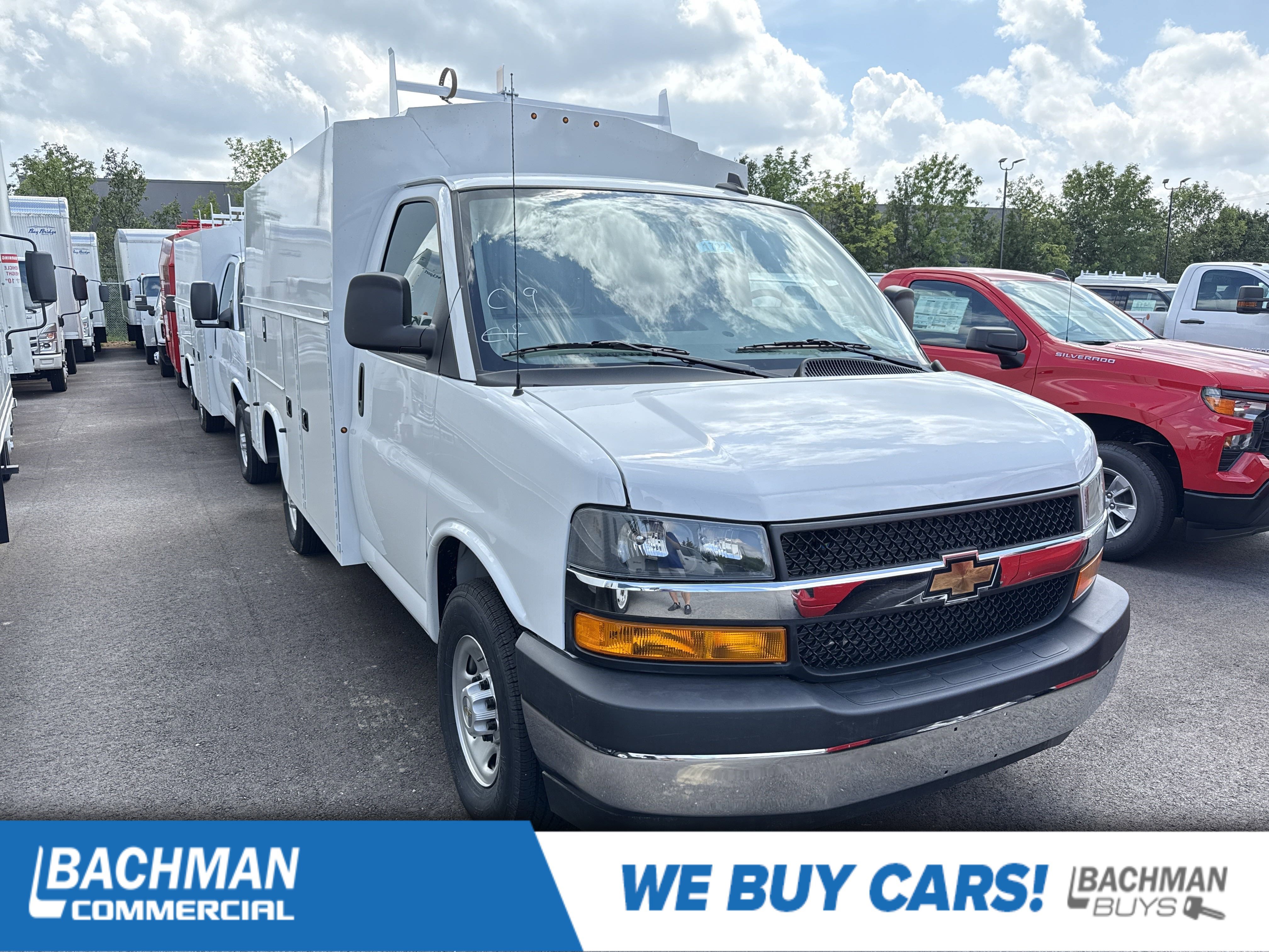 2024 Chevrolet Express Cutaway Base's photo