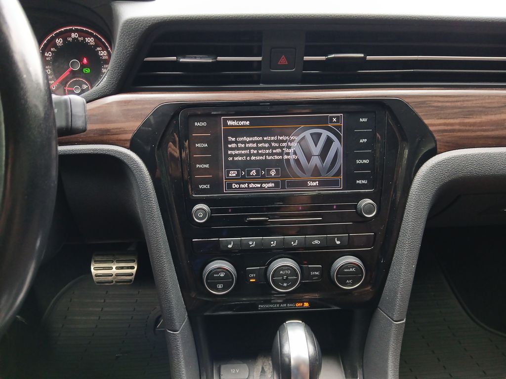 2020 Volkswagen Passat 2.0T SEL photo 18