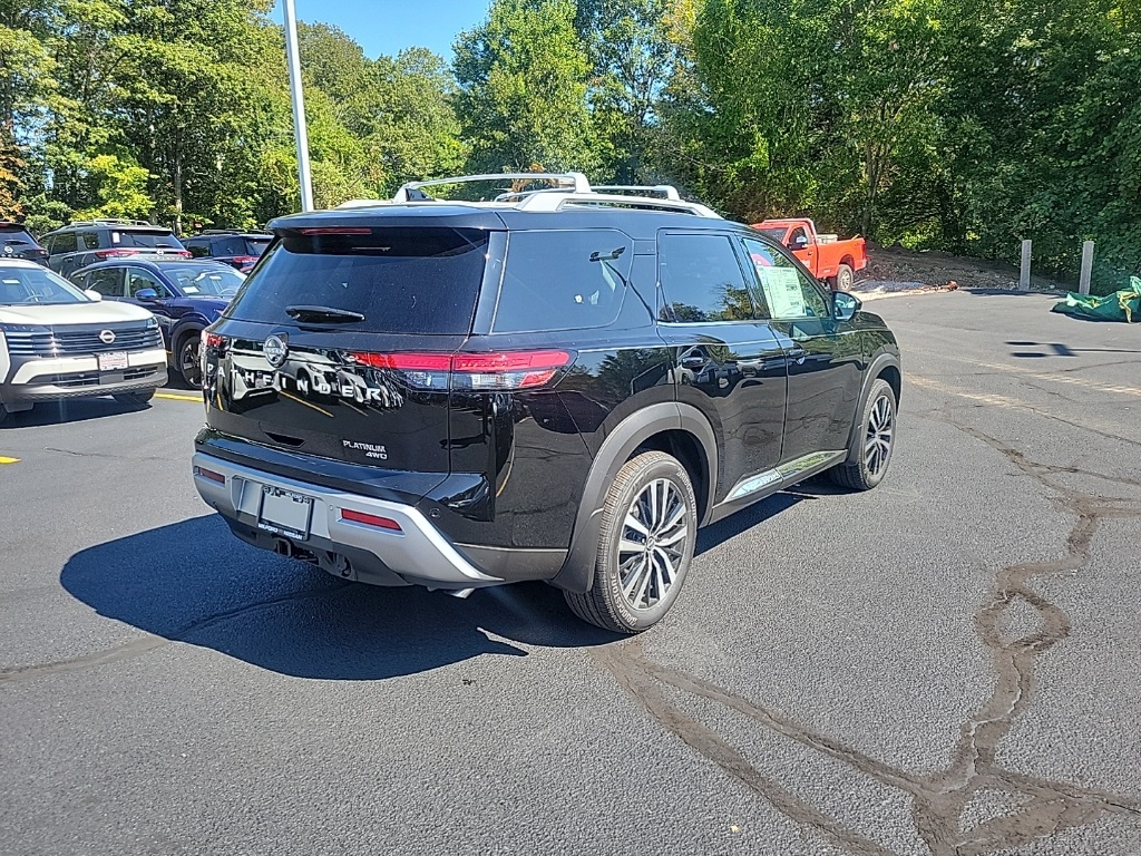 2025 Nissan Pathfinder Platinum photo 3