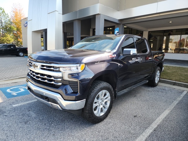 2024 Chevrolet Silverado 1500 LTZ photo 2