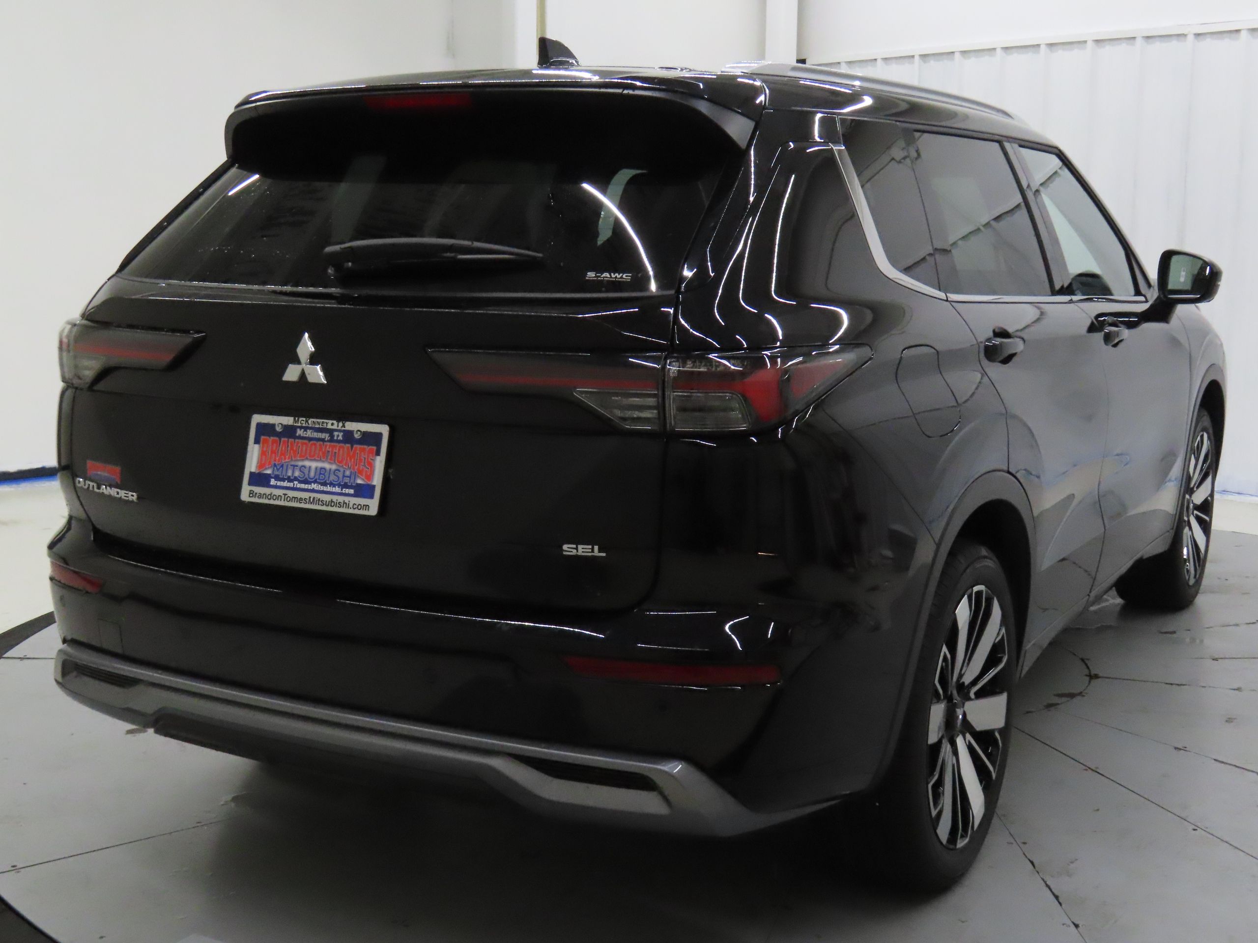 2025 Mitsubishi Outlander SEL photo 3