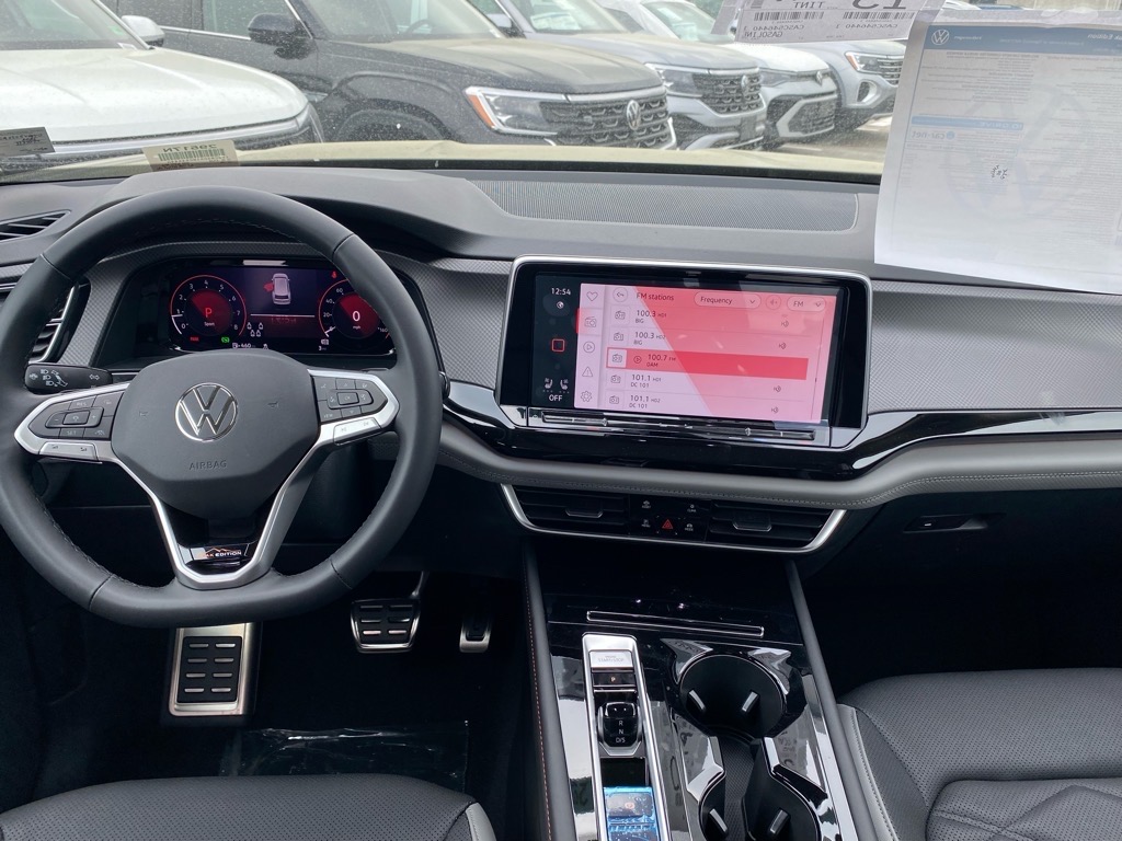 2025 Volkswagen Atlas Peak Edition SE photo 5