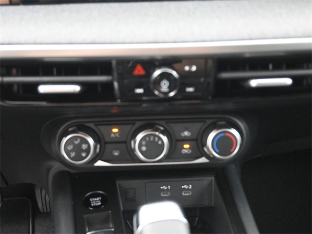 2025 Nissan Kicks SV photo 4