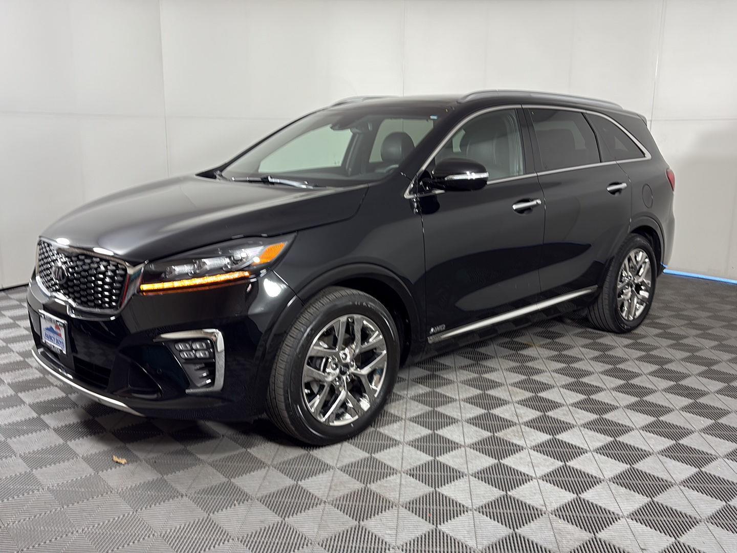 2019 Kia Sorento SXL's photo