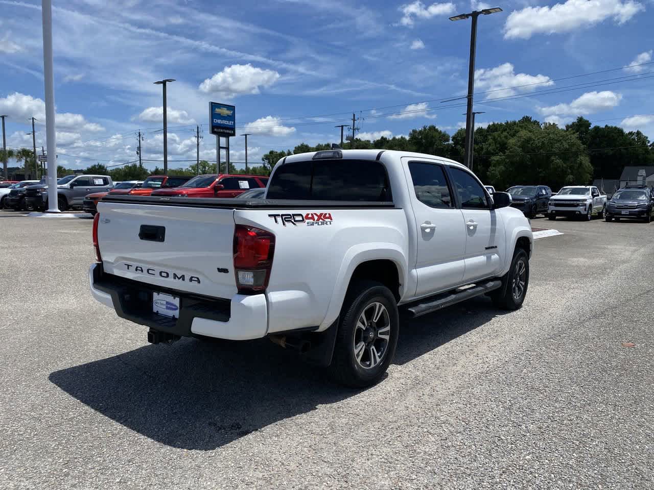 2019 Toyota Tacoma TRD Sport photo 2