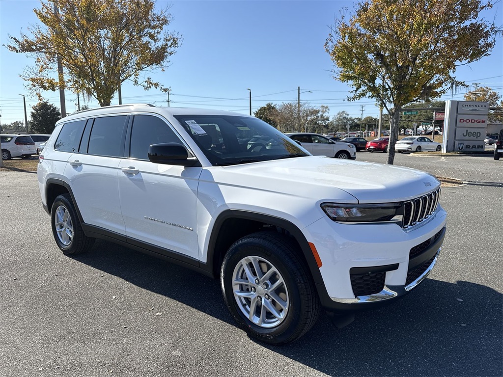 2025 Jeep Grand Cherokee L Laredo's photo