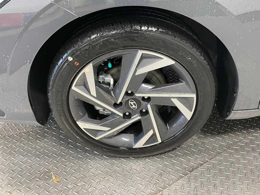 2025 Hyundai Elantra SEL Sport photo 16