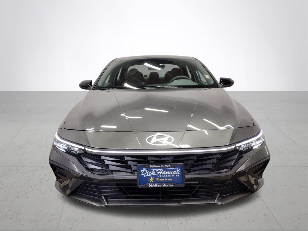 2025 Hyundai Elantra SEL Sport photo 3