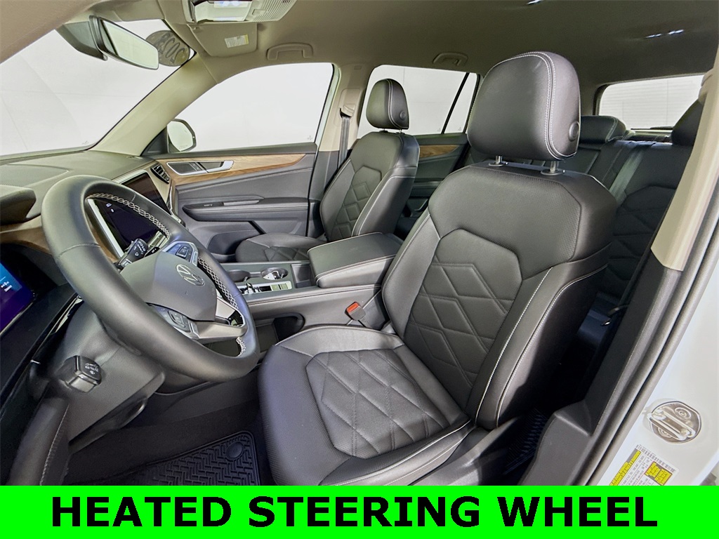 2025 Volkswagen Atlas SE photo 2