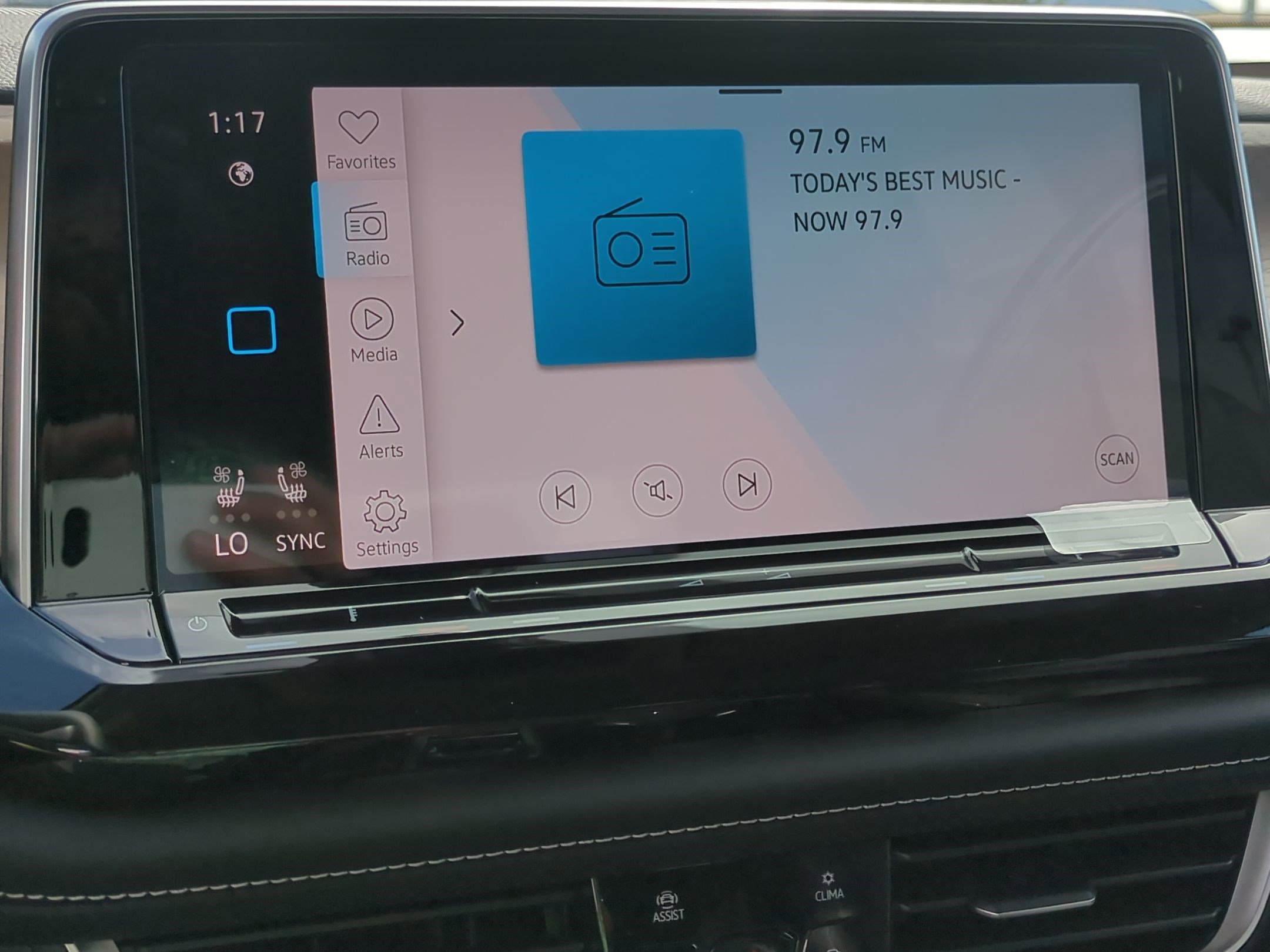 2025 Volkswagen Atlas SE Technology photo 11