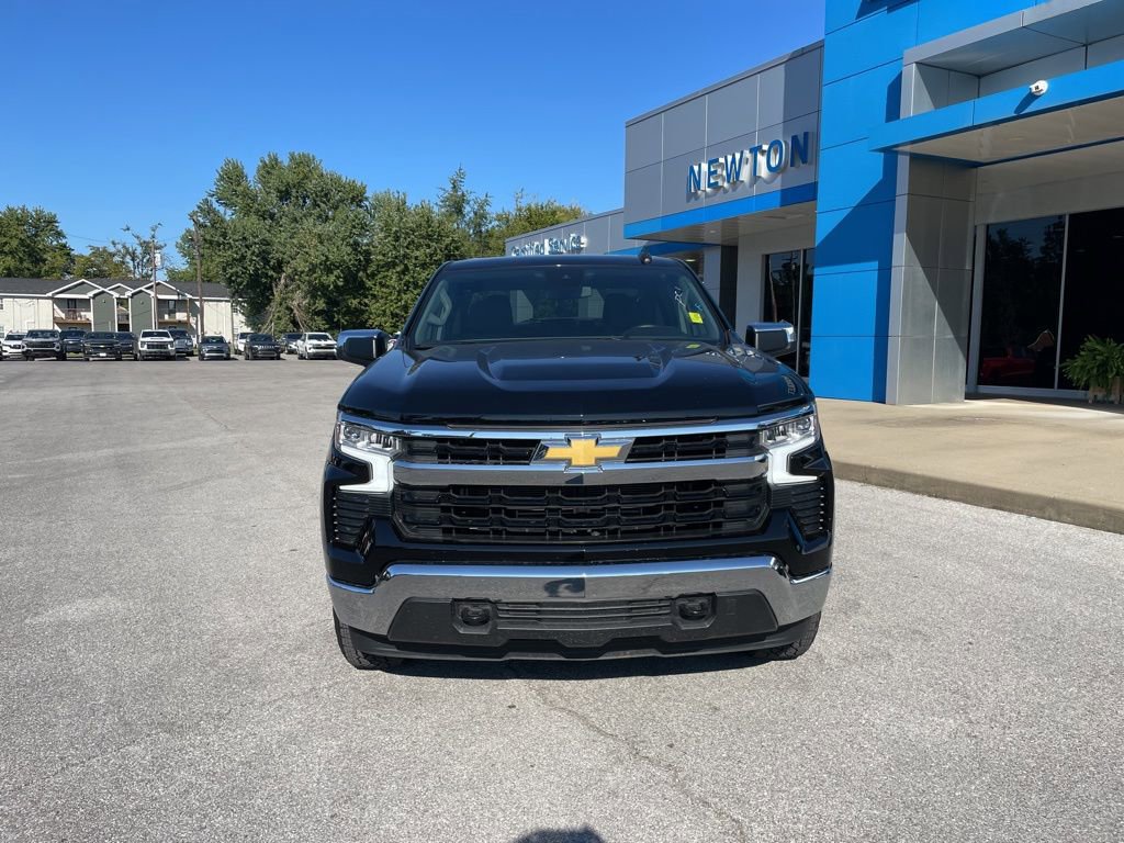 2023 Chevrolet Silverado 1500 LT photo 3