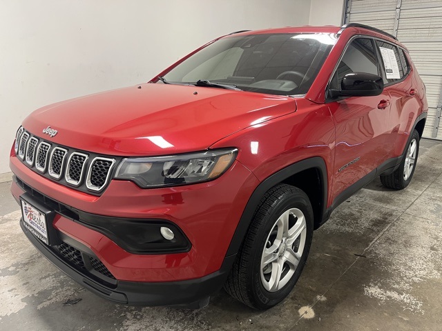 2023 Jeep Compass Latitude photo 3