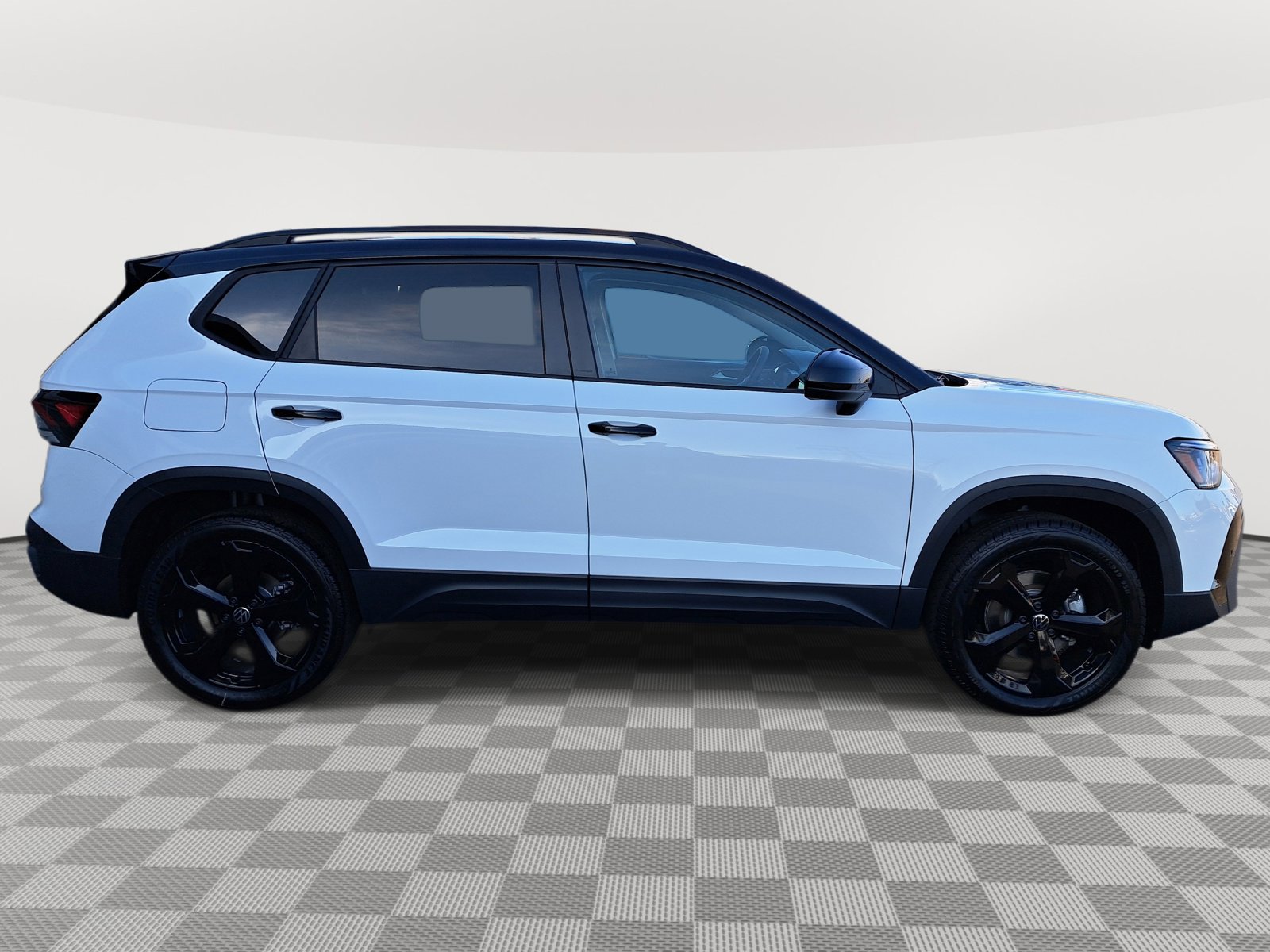 2025 Volkswagen Taos SE photo 4