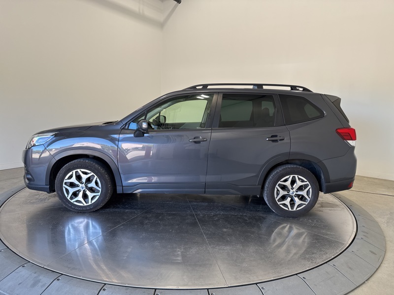 2022 Subaru Forester Premium photo 4