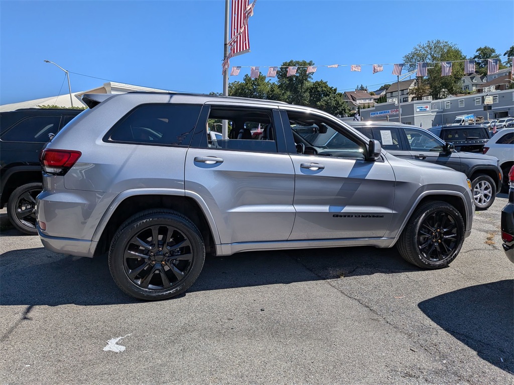 2020 Jeep Grand Cherokee Altitude photo 4