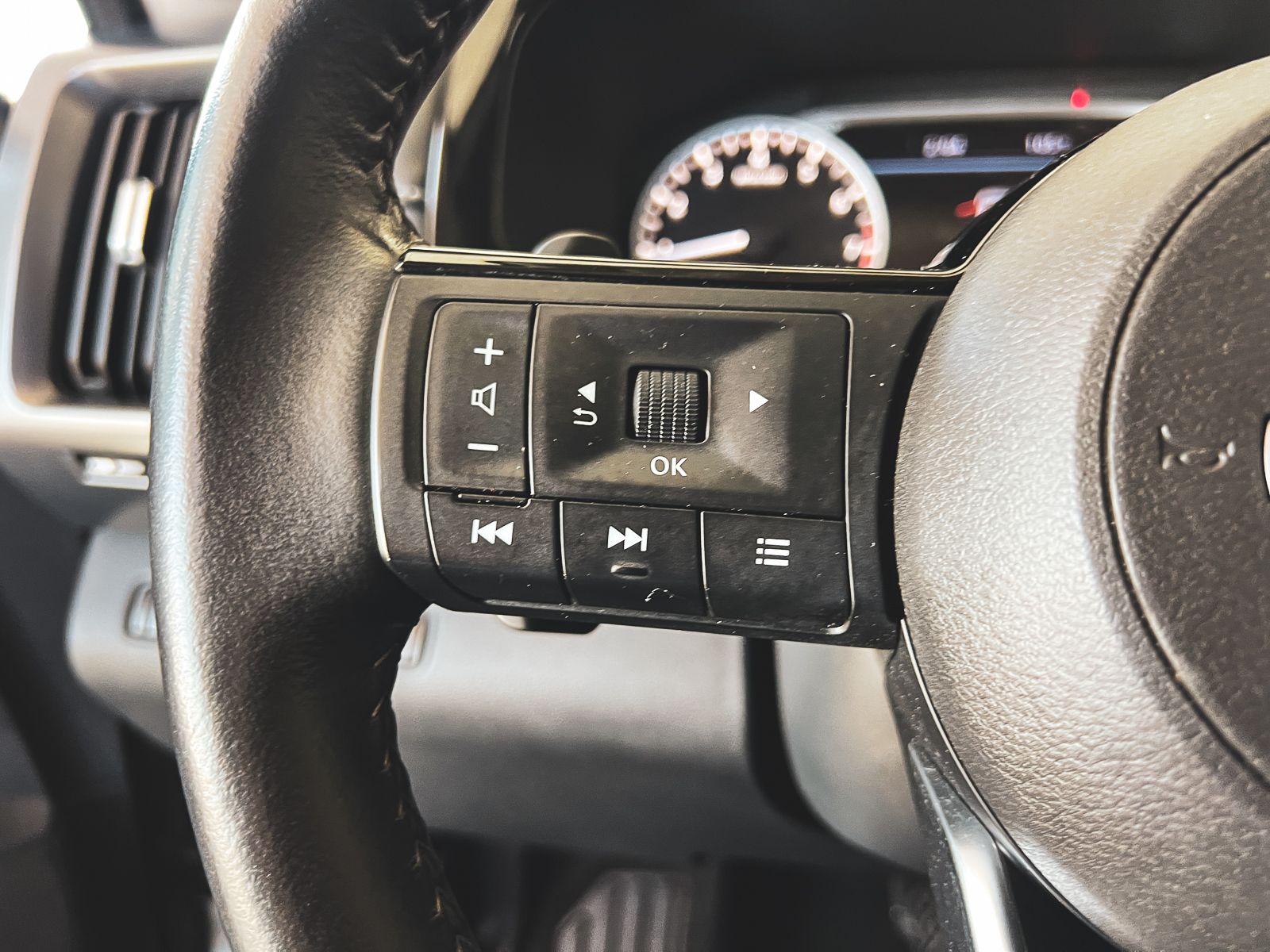 2022 Nissan Pathfinder SL photo 21