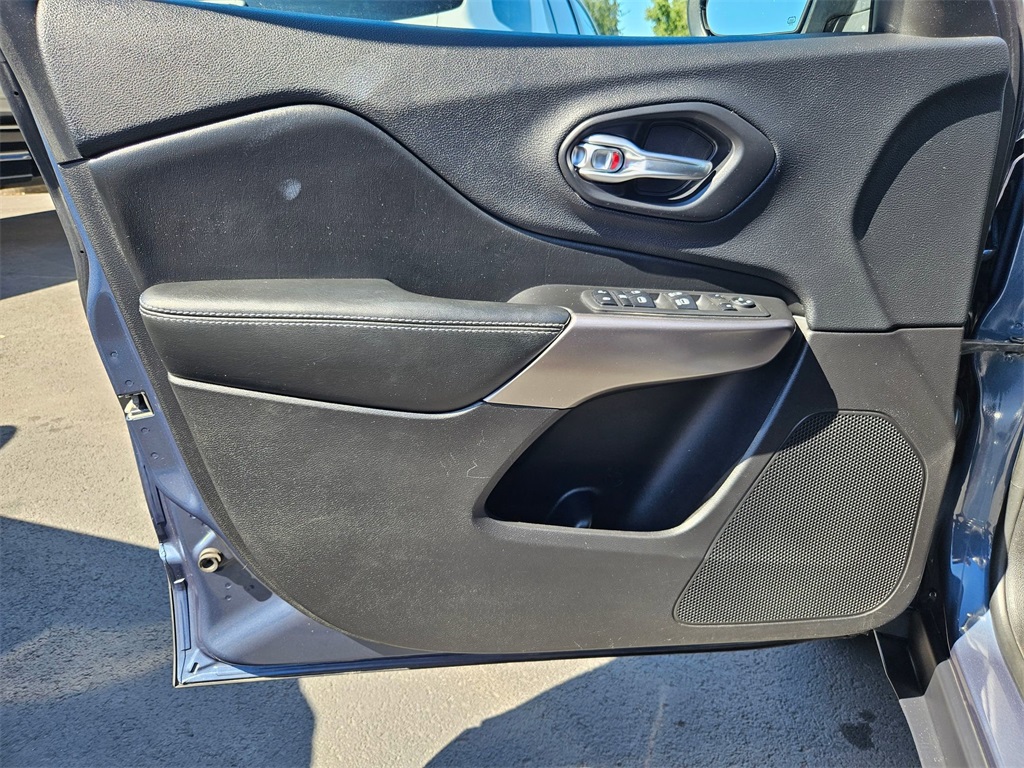 2019 Jeep Cherokee Latitude photo 9
