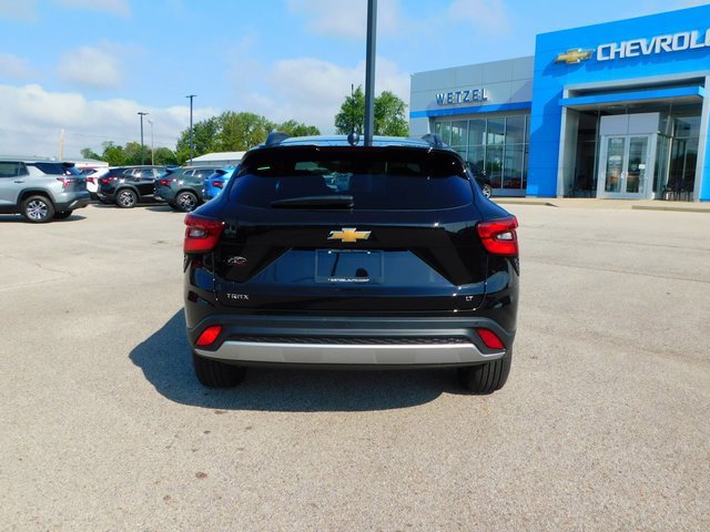 2025 Chevrolet Trax LT photo 4