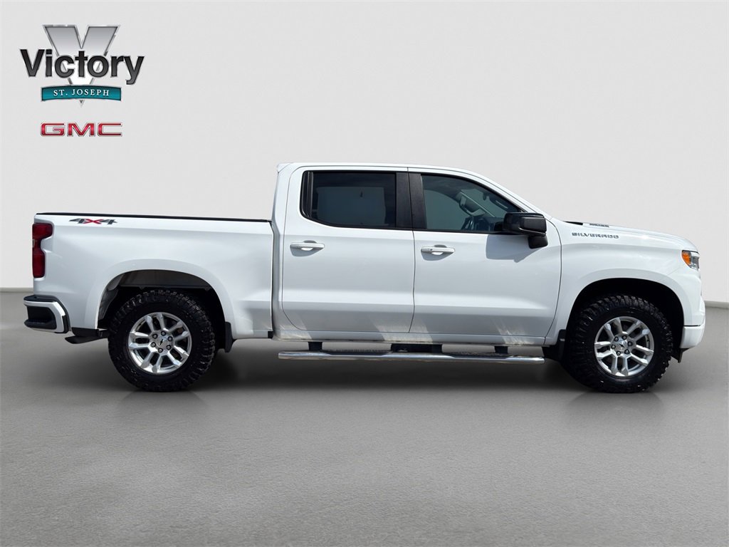 2023 Chevrolet Silverado RST photo 16