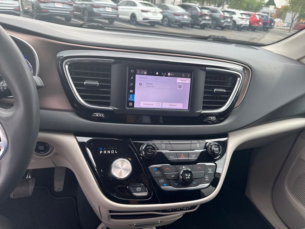 2023 Chrysler Voyager LX photo 23