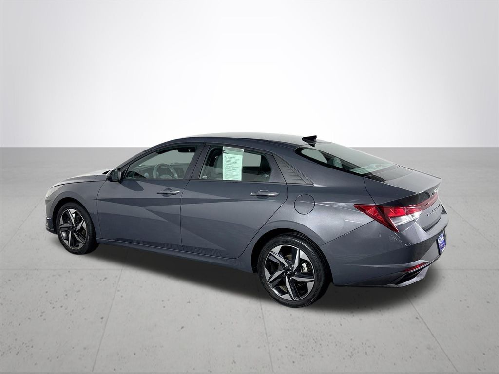2023 Hyundai Elantra SEL photo 8