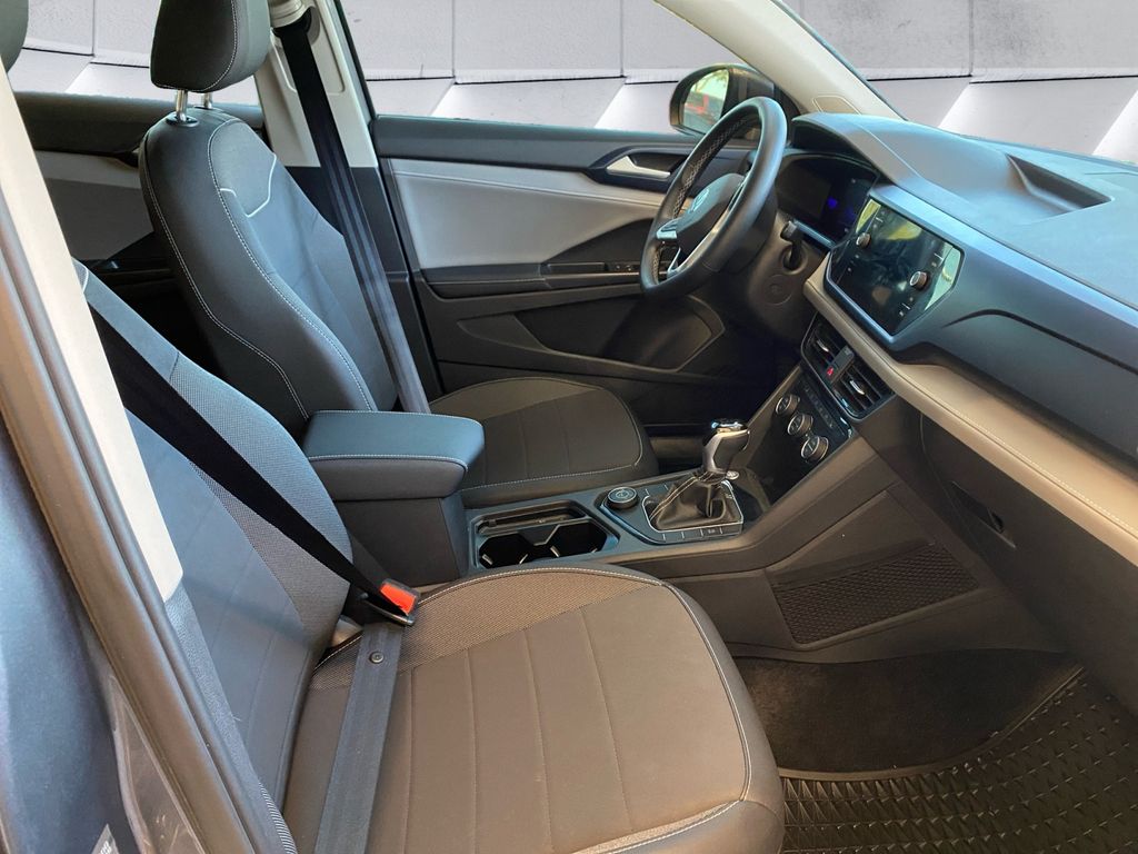 2024 Volkswagen Taos SE photo 11
