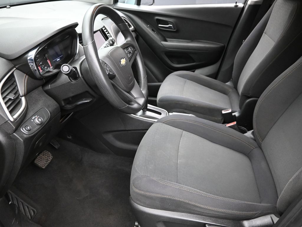 2020 Chevrolet Trax LS photo 10