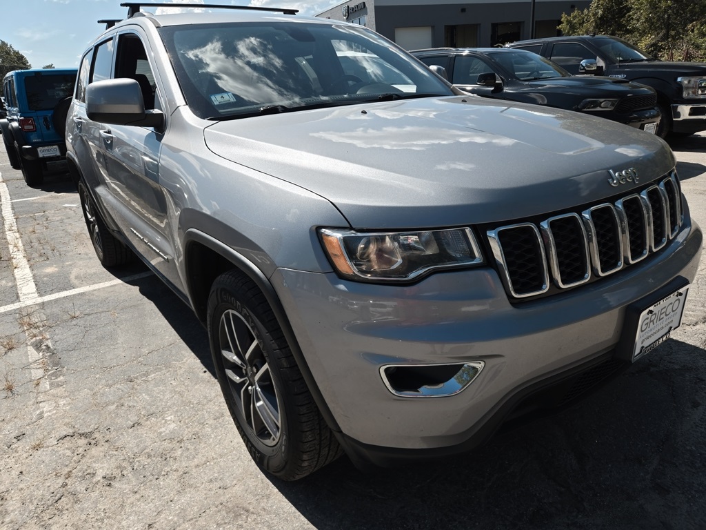 2019 Jeep Grand Cherokee Laredo E photo 2