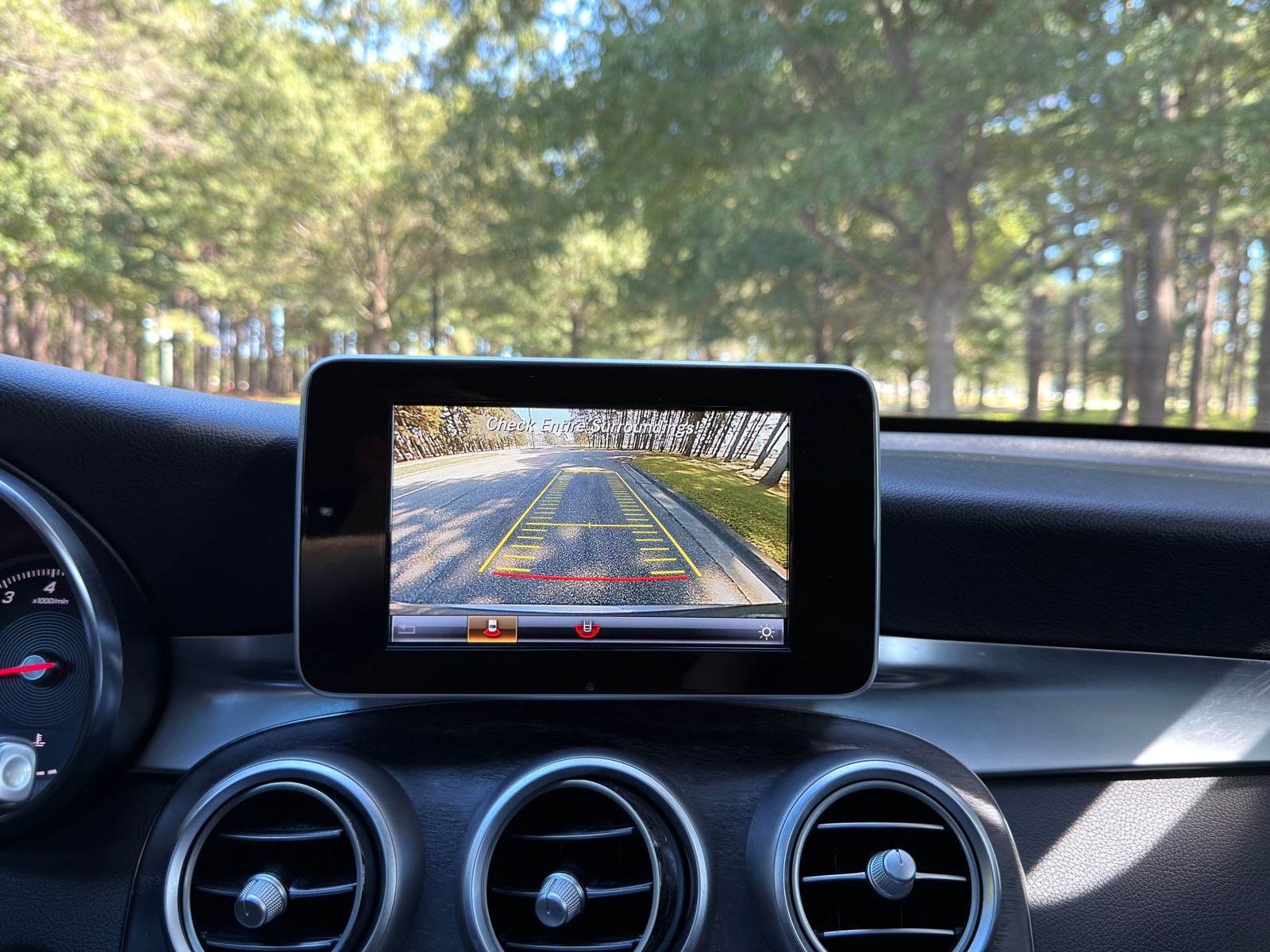 2018 Mercedes Benz GLC 300 4MATIC photo 3